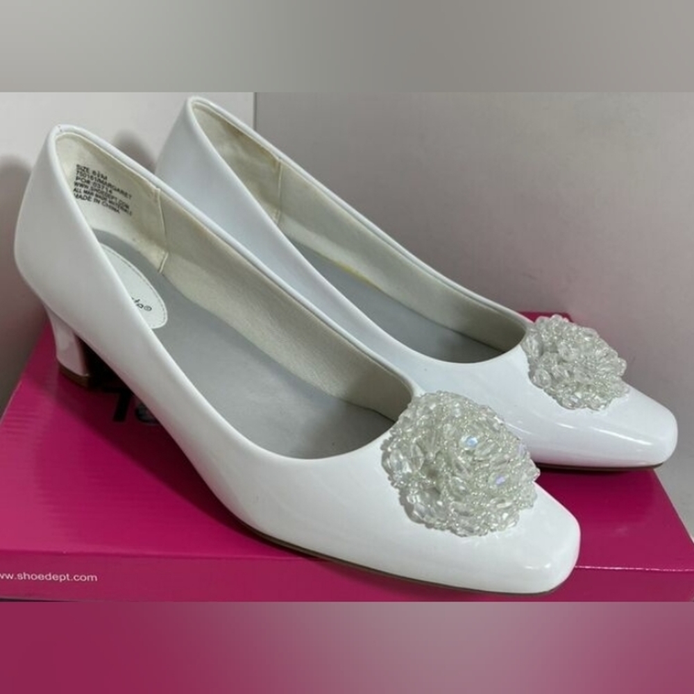 Torta Caliente Womens Size 12M White Margaret Patent Leather Pumps (NO BOX)